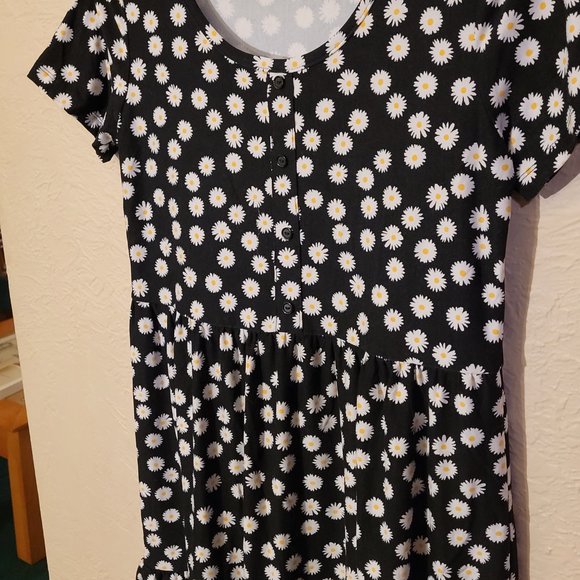 Daisy Print Short Sleeve Dress - Picture 3 of 5